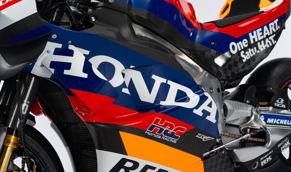 Заводская команда Honda в MotoGP кардинально поменяла ливрею