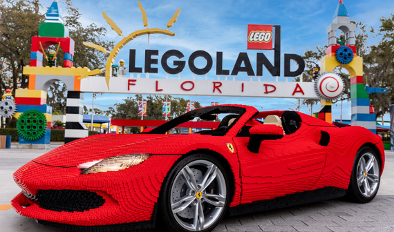Из Lego построили Ferrari 296 GTS в натуральную величину. Она тяжелее настоящего спорткара