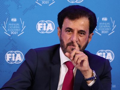 FIA намерена запретить гонщикам нецензурно выражаться в радио переговорах