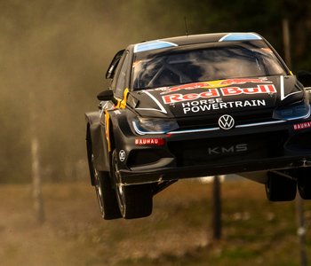 Действующий чемпион World RX задает темп в первый день тестов