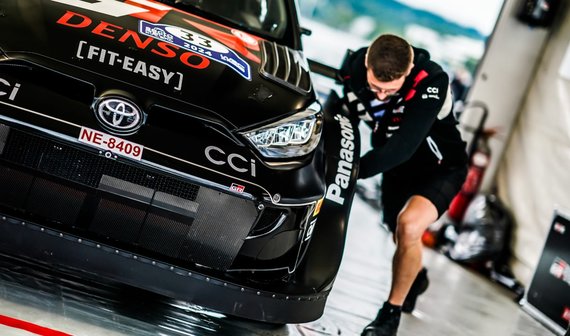 В Toyota рассказали как команда повторно использует кузовные детали в WRC