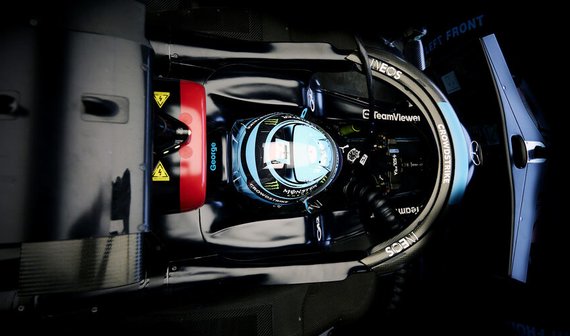 В Mercedes показали первый запуск двигателя новой машины W15