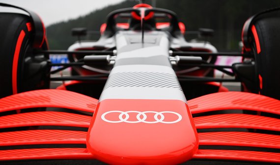 Adidas и Puma борются за партнерство с Audi в Формуле 1.