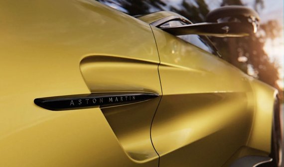 В Aston Martin показали тизер нового Vantage. Его представят вместе с болидом Формулы-1