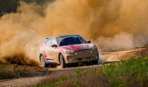 В Ford создали ралли-кроссовую трассу для тестов Mustang Mach-E Rally