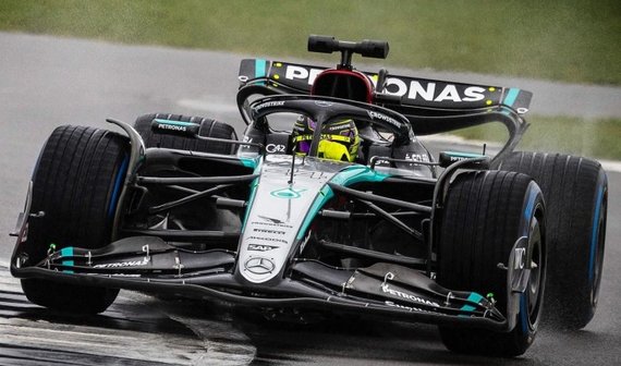 У соперников возникли сомнения в легальности нового болида Mercedes W15