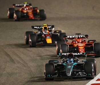 Ферстаппен выиграл Гран-при Бахрейна, Перес – 2-й, Сайнс – 3-й