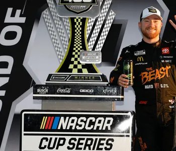 Результаты гонки Кубка NASCAR в Хомстеде.